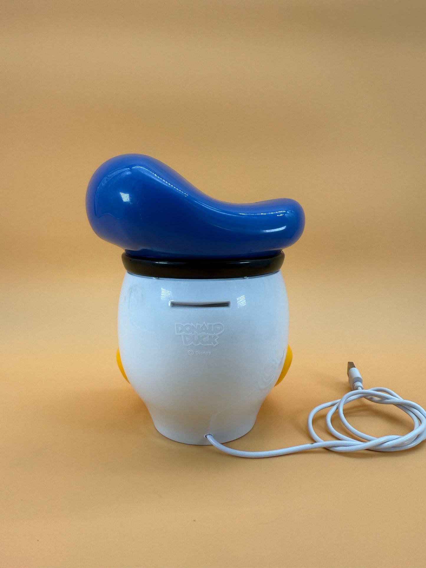 6" Donald Duck Desk Lamp with USB cord on display.