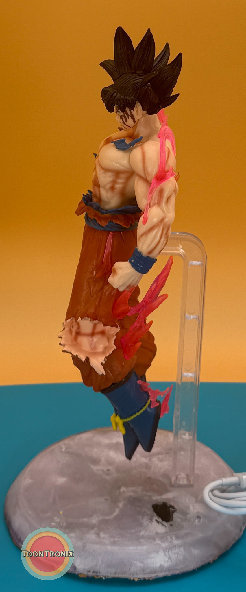 9" Dragonball Z Goku statue USB desk lamp with dynamic pose and energy effects on round base