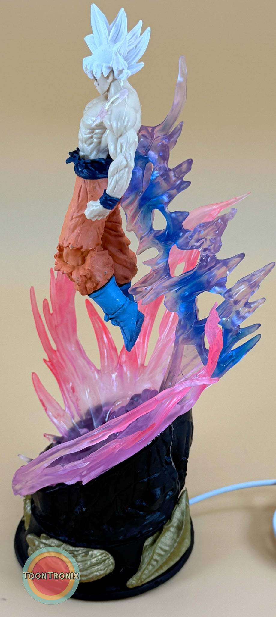 9" Dragonball Z Goku statue USB desk lamp with dynamic energy effects and built-in USB cord