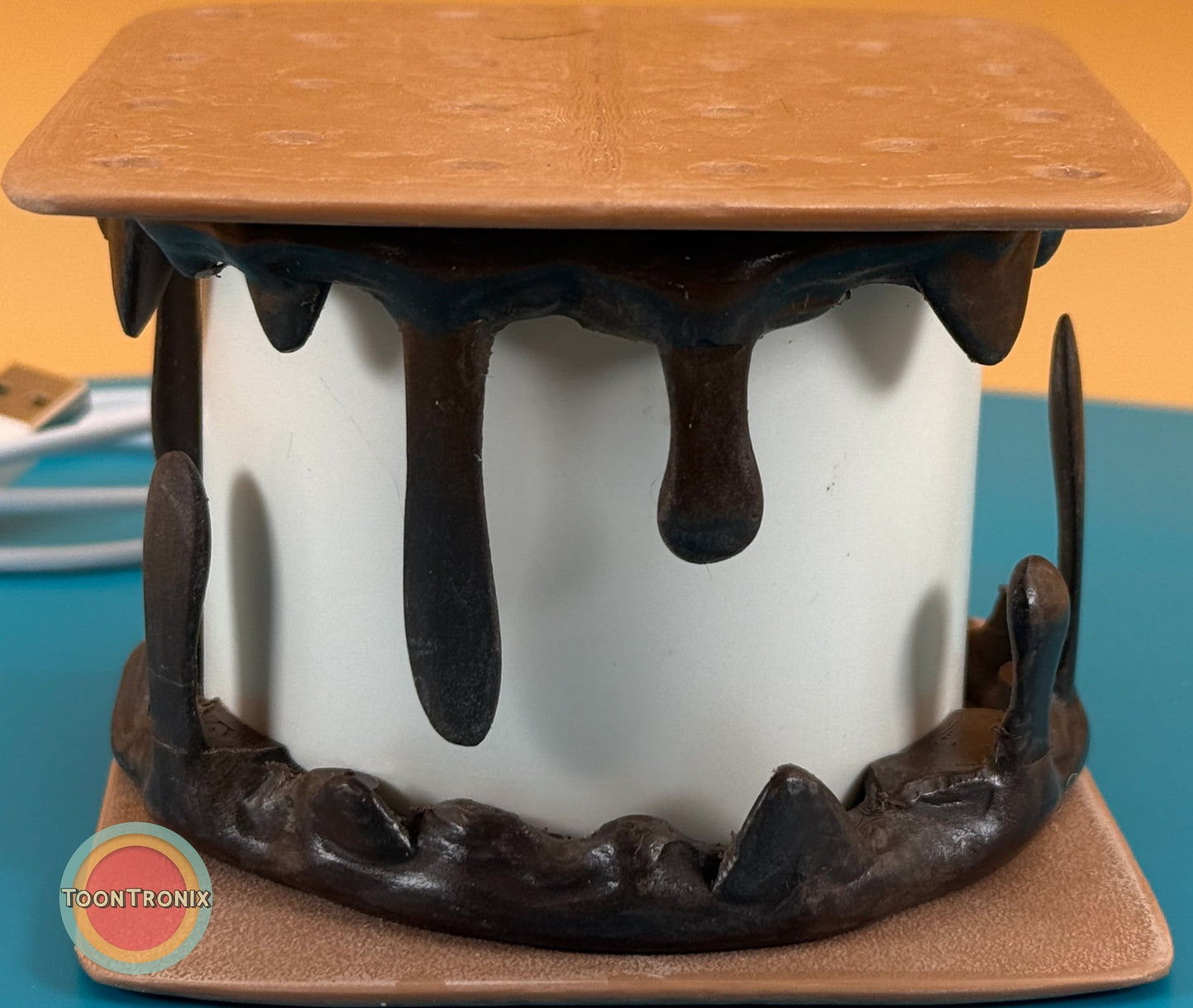 Smores desk lamp with retro cartoon design, USB-powered, available in 6 or 9 inch sizes