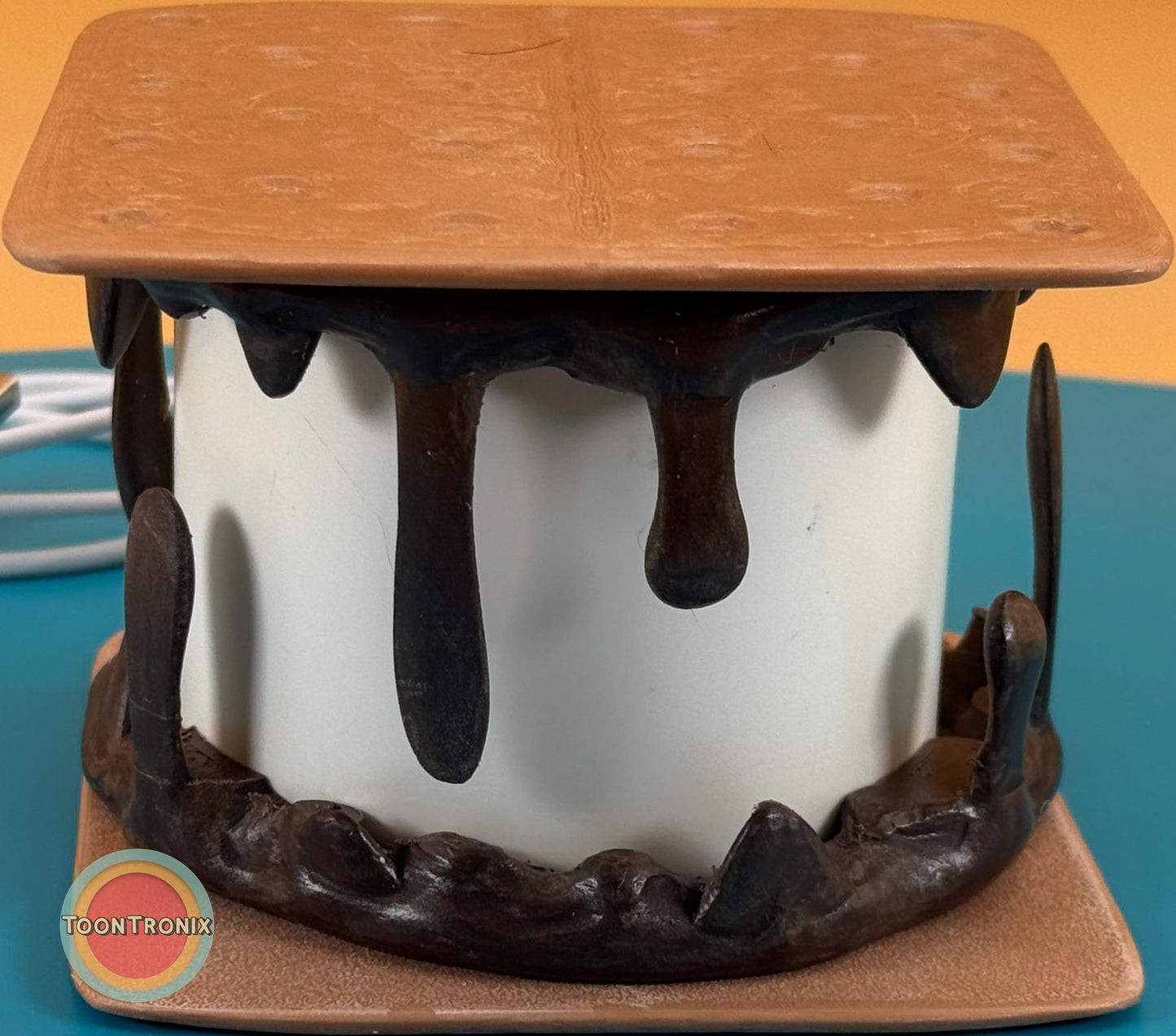 Retro smores desk lamp with cartoon-style chocolate and marshmallow design and built-in USB cord