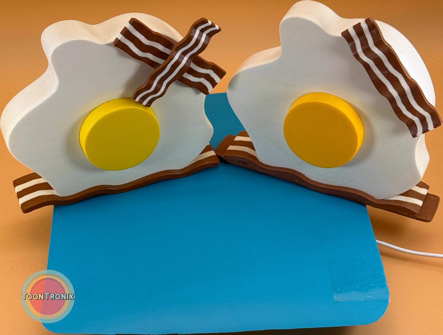 Eggs & bacon cartoon style desk lamp with LED light and built-in USB cord on blue surface