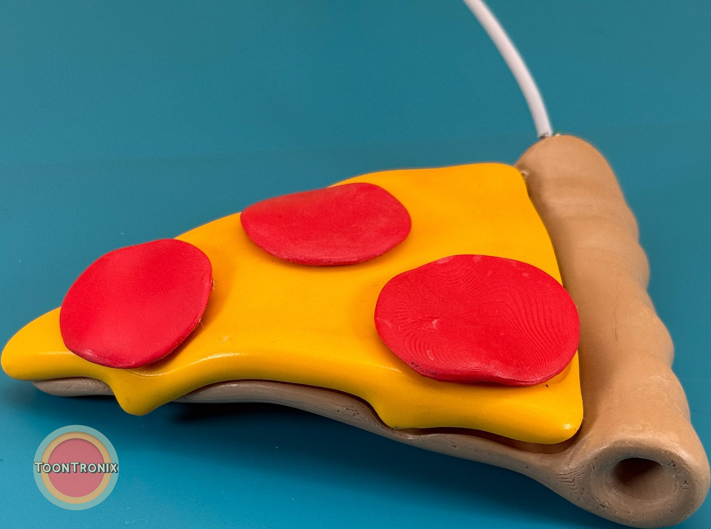 6 or 9 inch pizza-shaped desk lamp with vibrant cartoon design and built-in USB cord