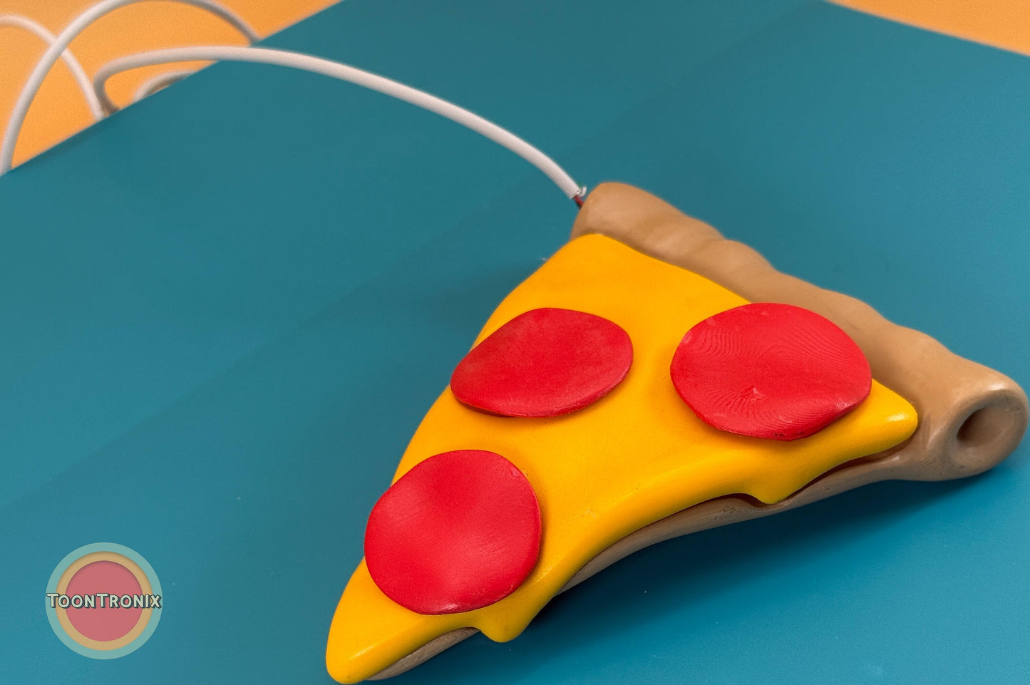 6 or 9 inch pizza-shaped desk lamp with vibrant retro cartoon design and built-in USB power cord