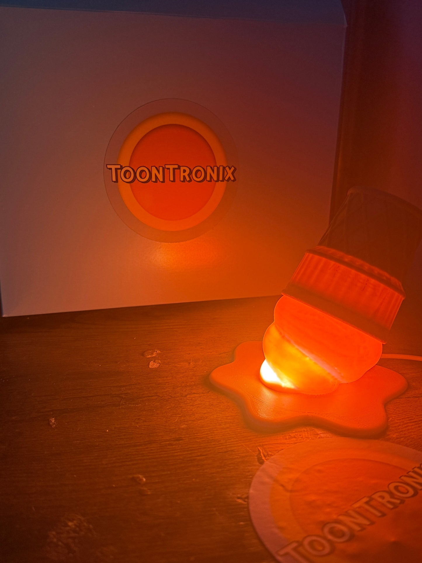 LED cartoon ice cream desk lamp with USB power and wood-look finish