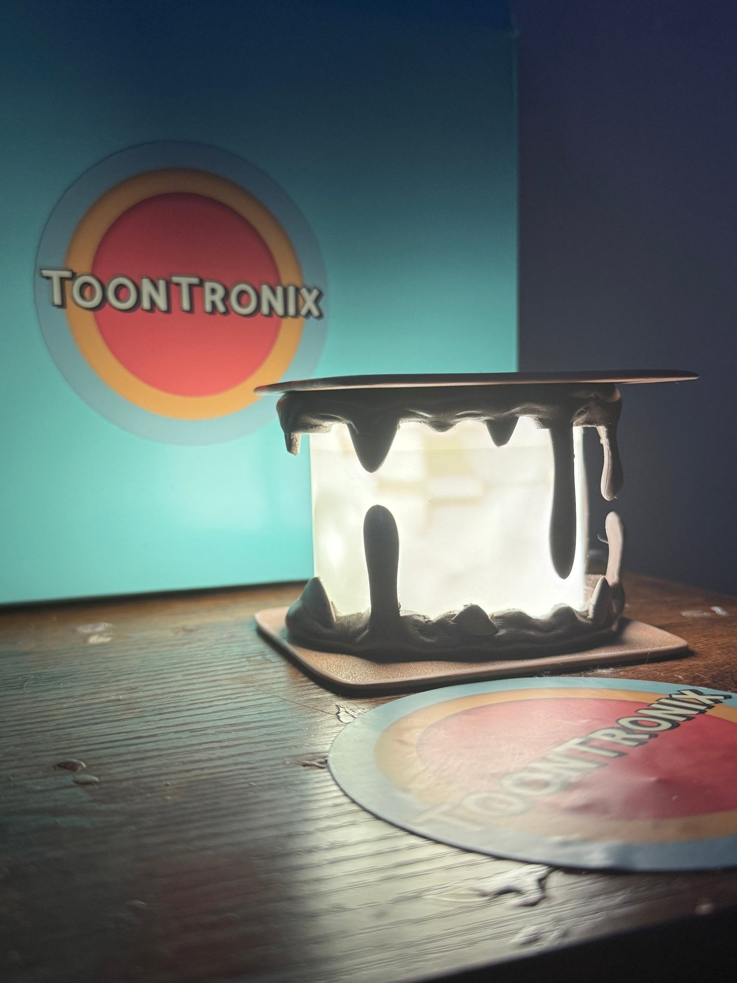 LED s'mores desk lamp with USB power and retro cartoon design