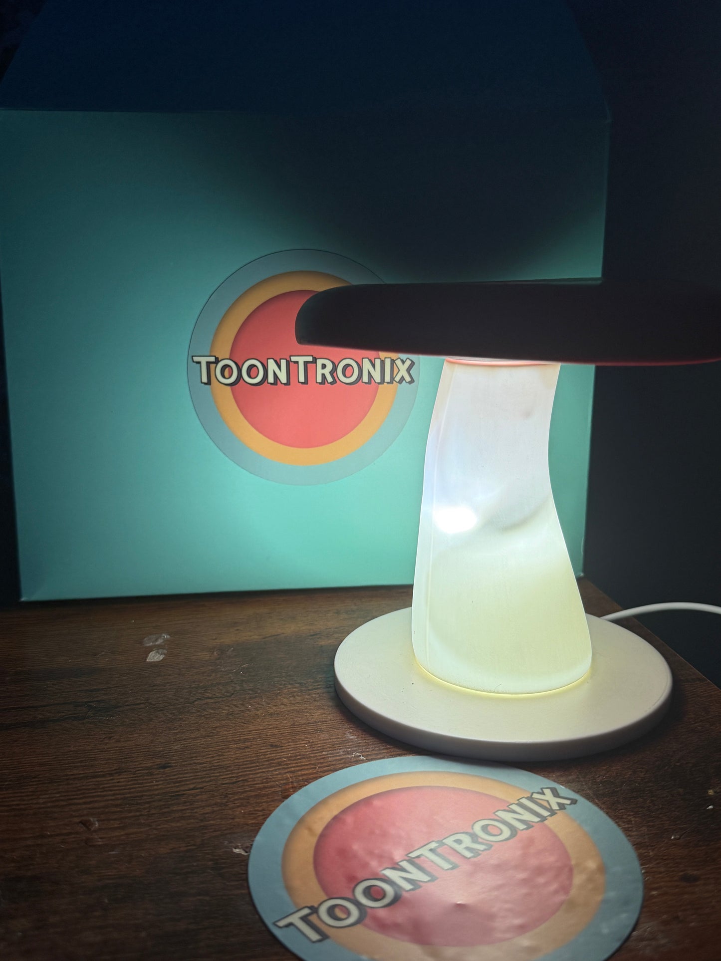 6" or 9" mushroom-shaped USB desk lamp with LED light and retro cartoon design