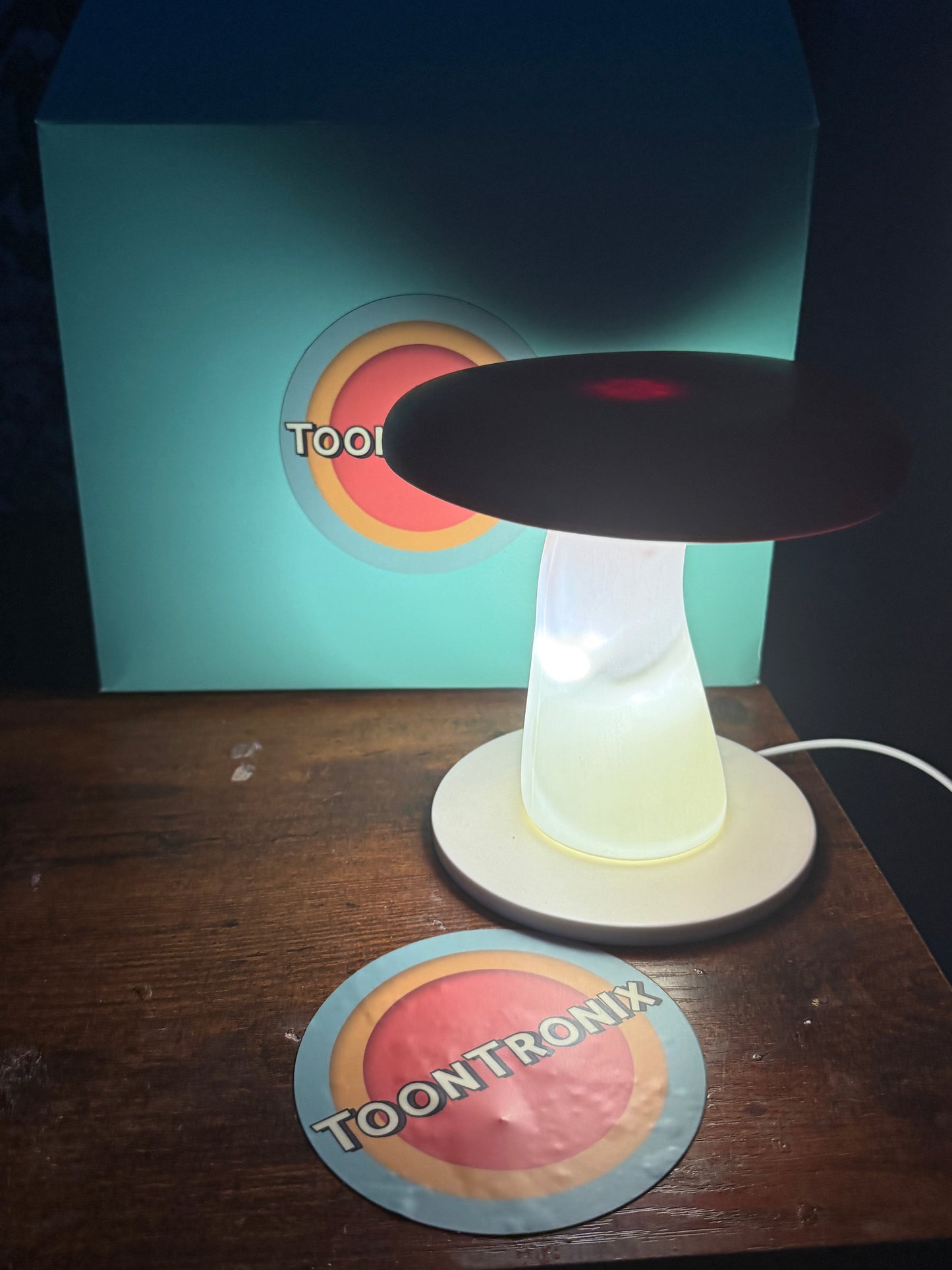6" or 9" mushroom-shaped USB desk lamp with LED light and retro cartoon design