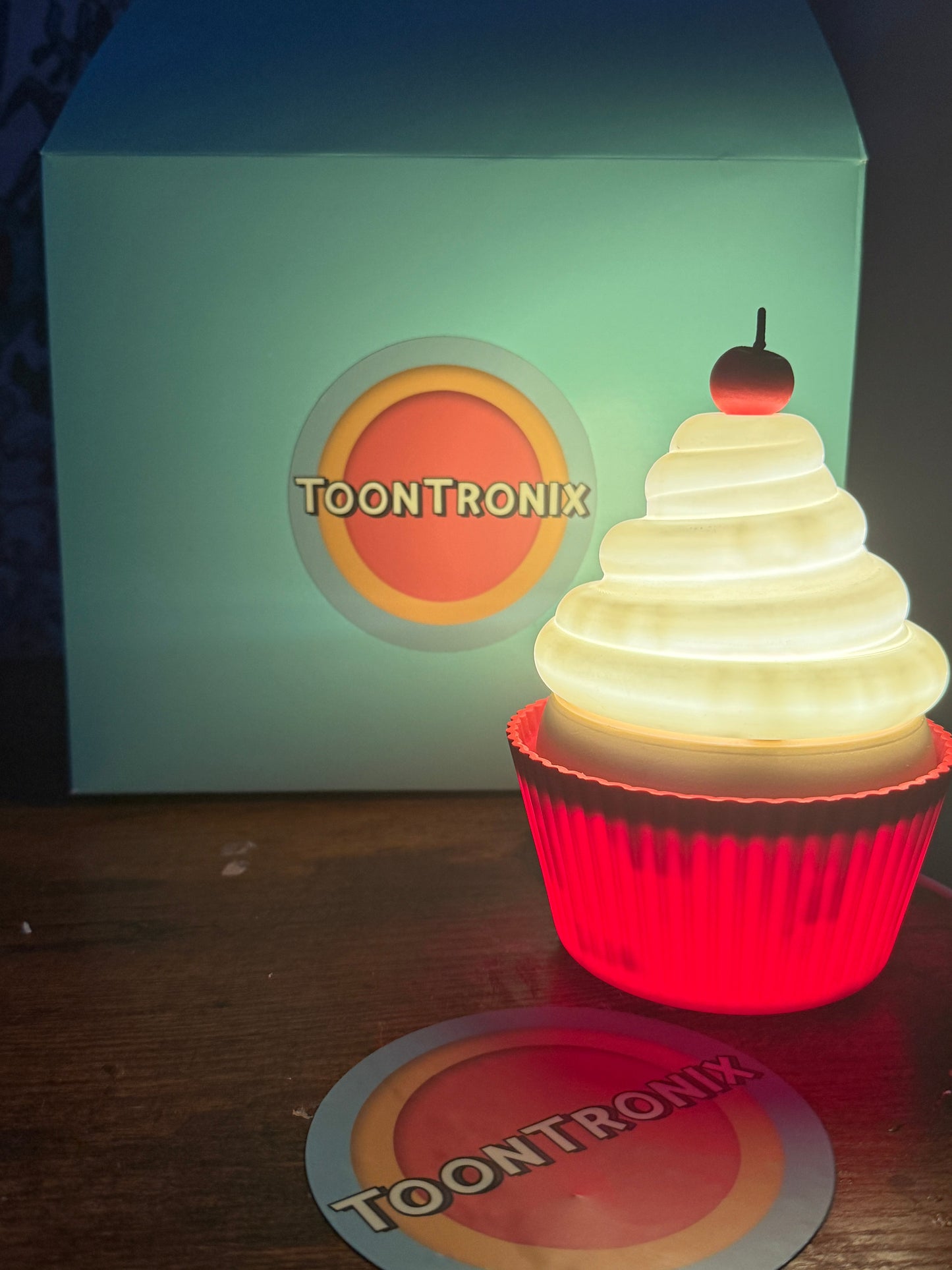 6" or 9" cupcake shaped USB desk lamp with LED light and retro cartoon design