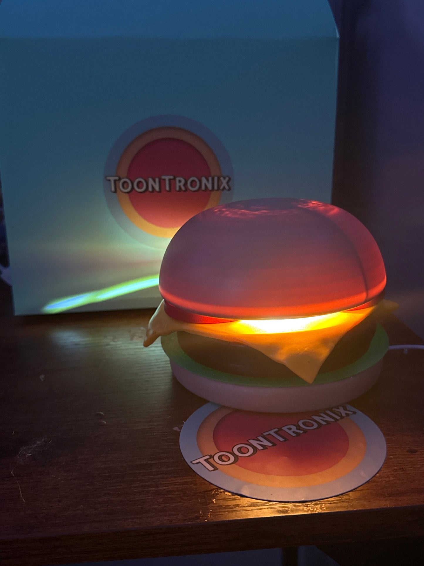6" or 9" burger shaped LED desk lamp with USB power and retro cartoon design