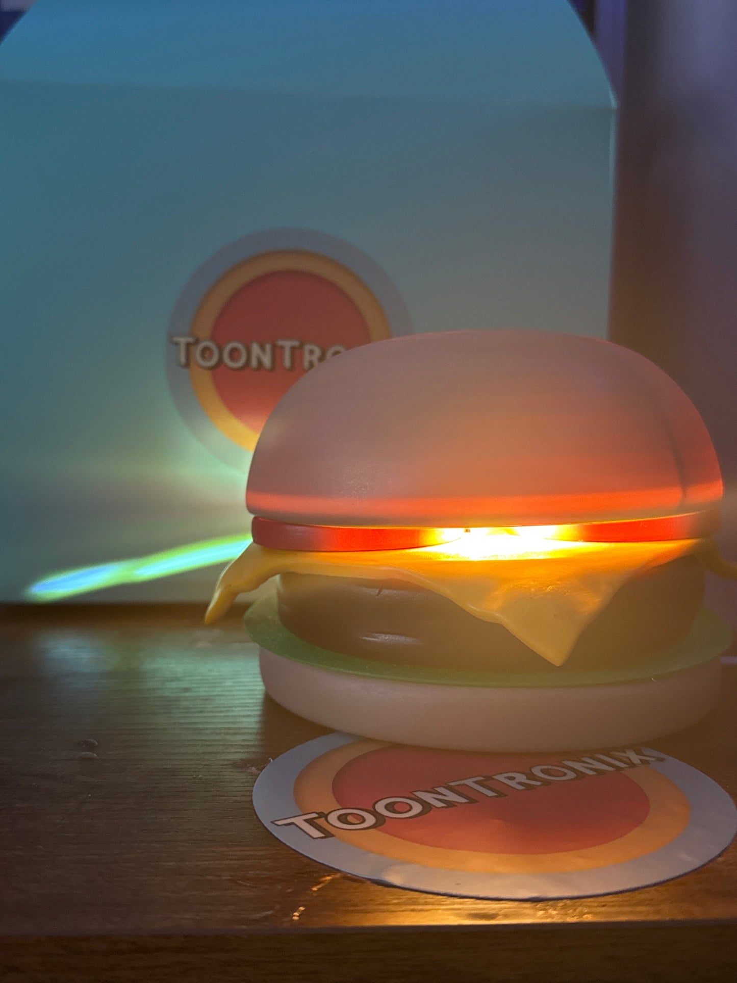6" or 9" burger-shaped LED desk lamp with USB power and retro cartoon design
