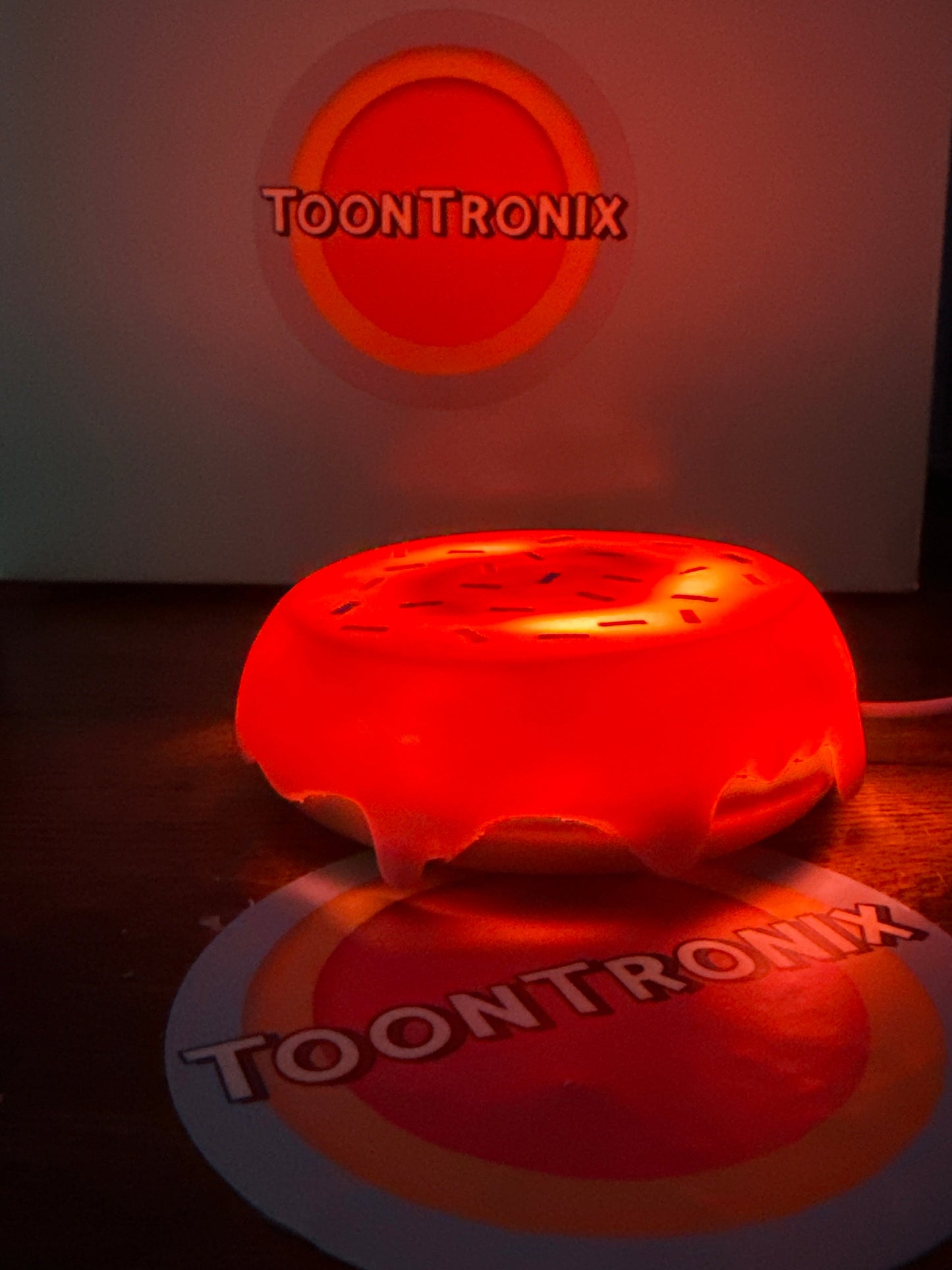 6 or 9 inch flat donut LED desk lamp with USB powered retro cartoon design