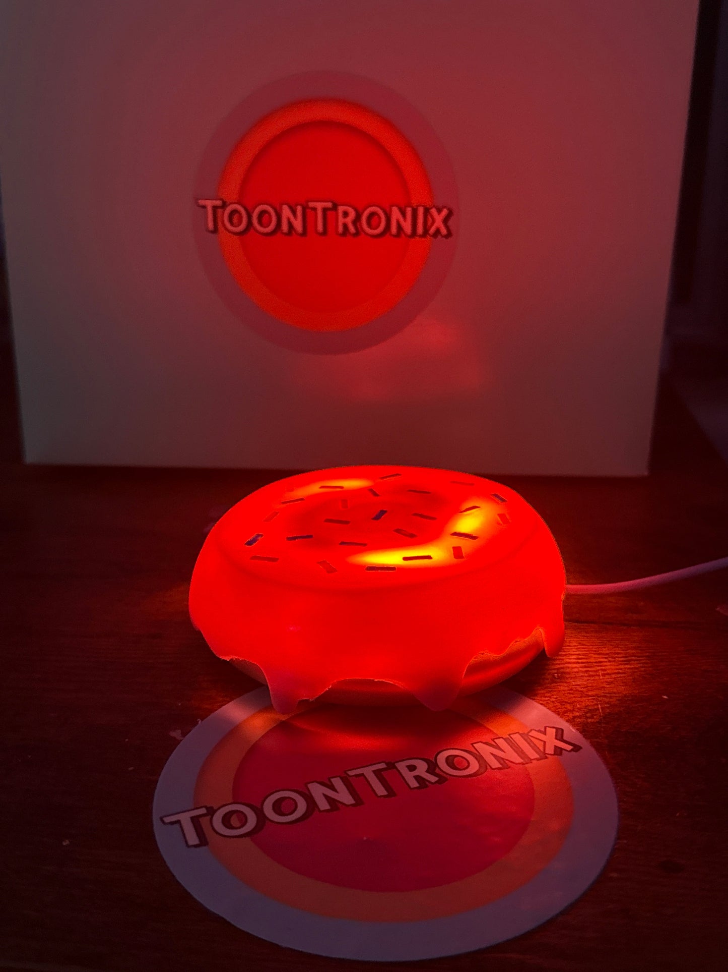 6" or 9" flat donut shaped LED desk lamp with built-in USB light and cartoon design