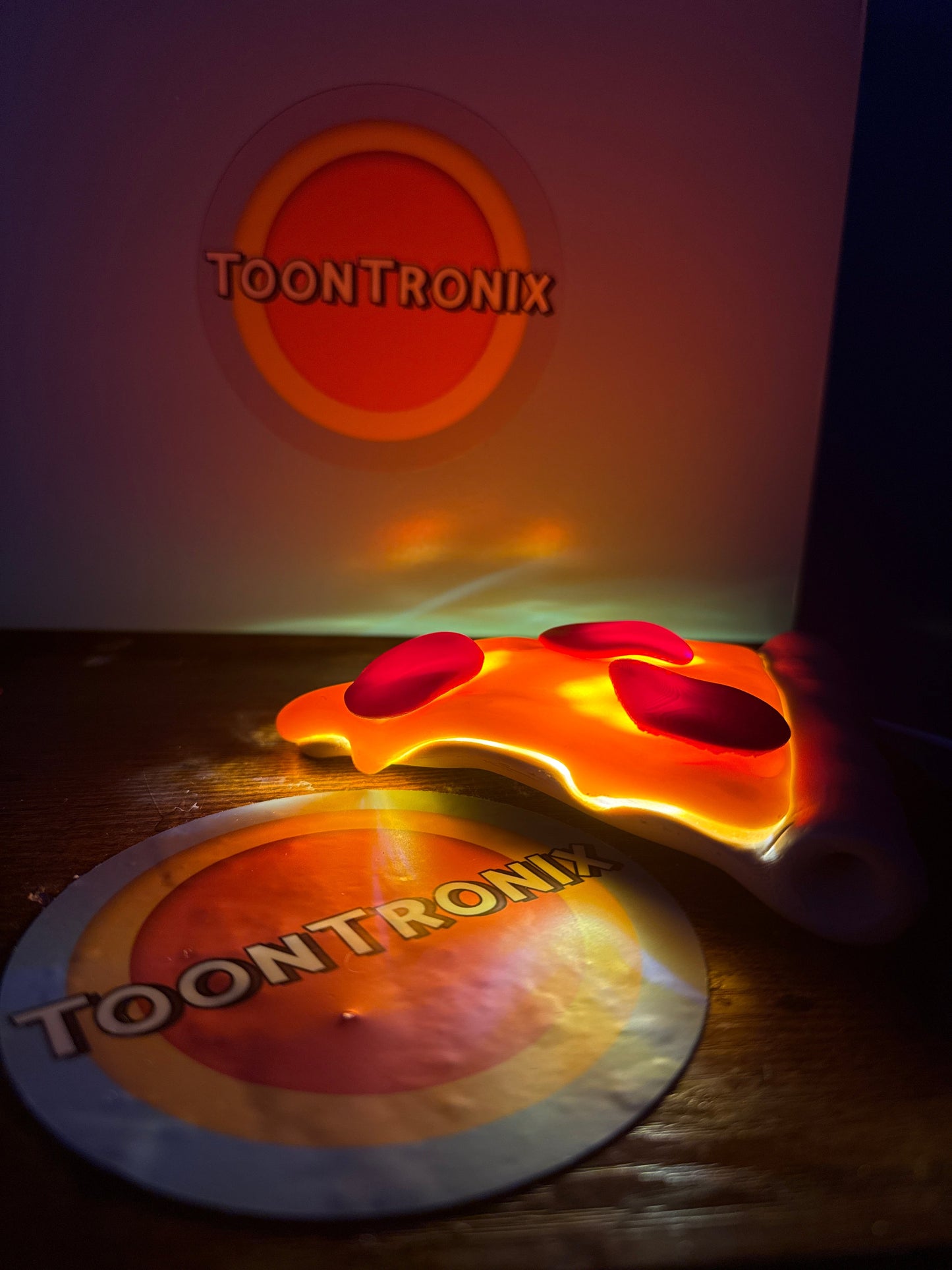 6" or 9" Pizza Desk Lamp LED cartoon decor with USB powered light and wood finish
