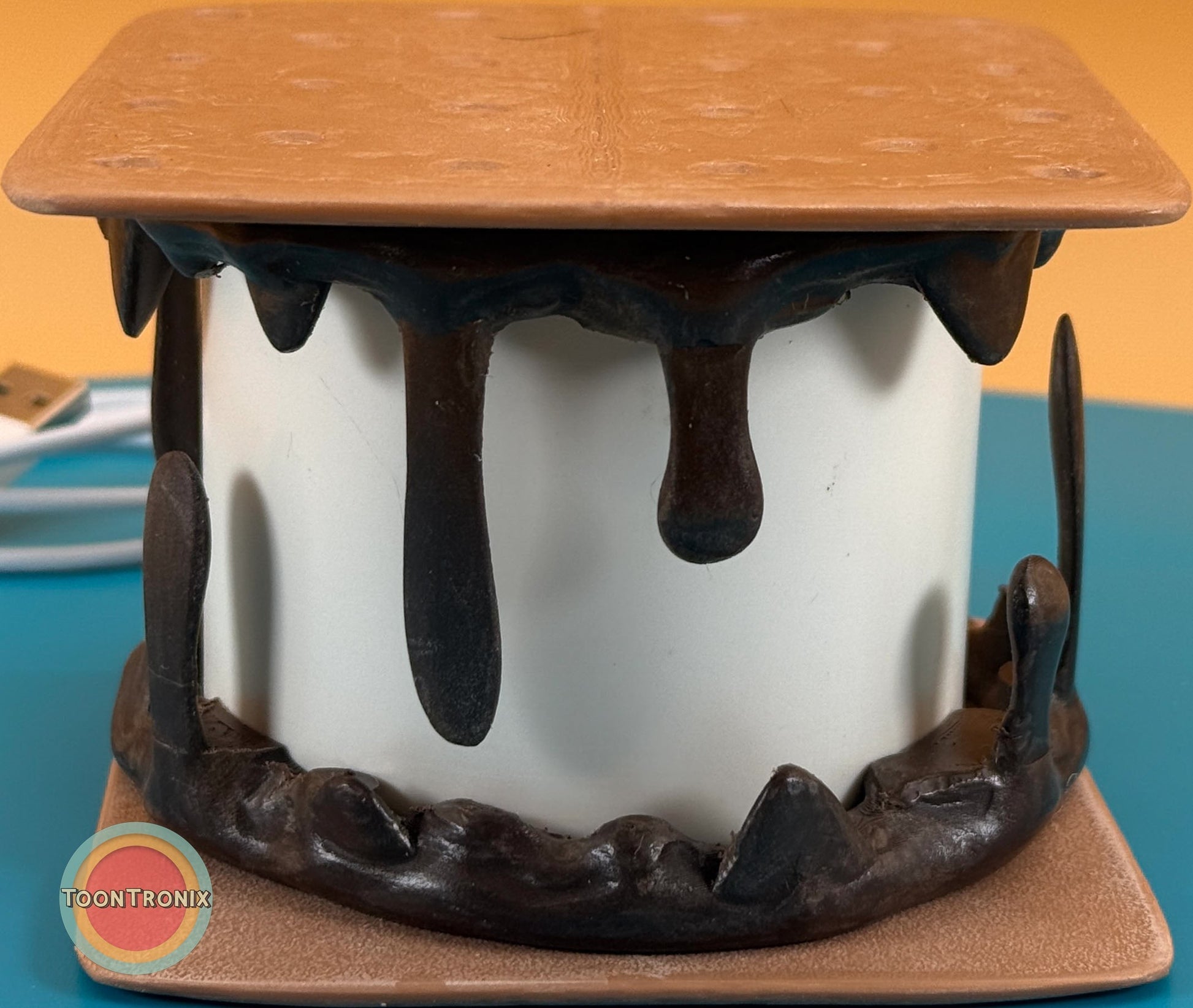 Smores desk lamp with retro cartoon design, USB-powered, available in 6 or 9 inch sizes