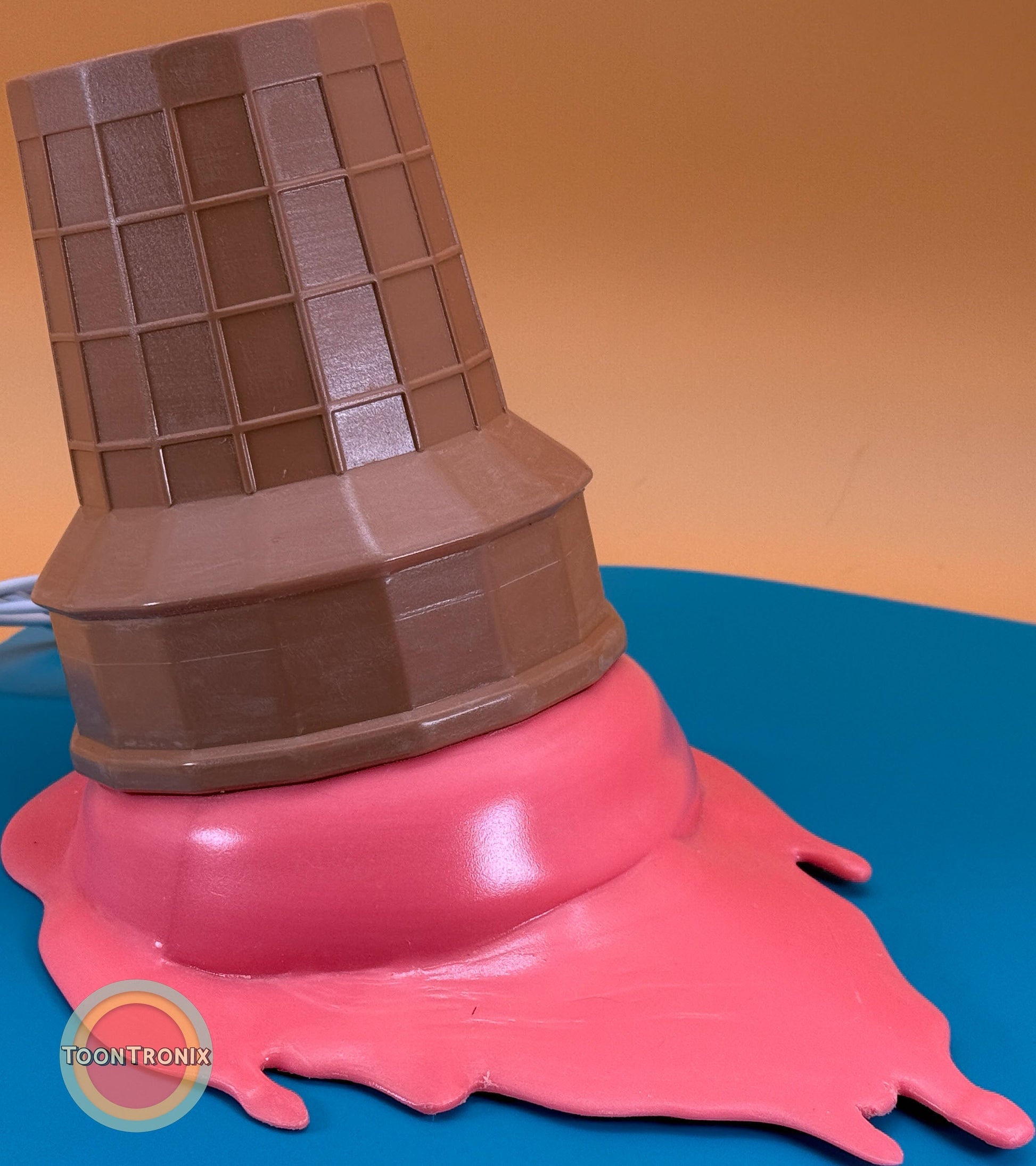 Melting ice cream desk lamp with vibrant retro cartoon design and USB power cord