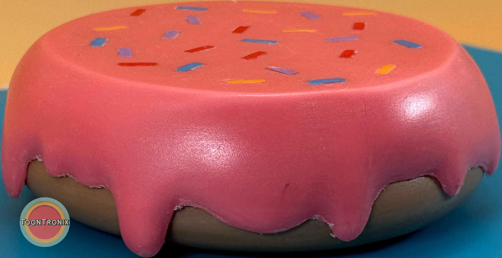 6" or 9" flat donut-shaped LED desk lamp with pink frosting and colorful sprinkles, USB powered cartoon decor