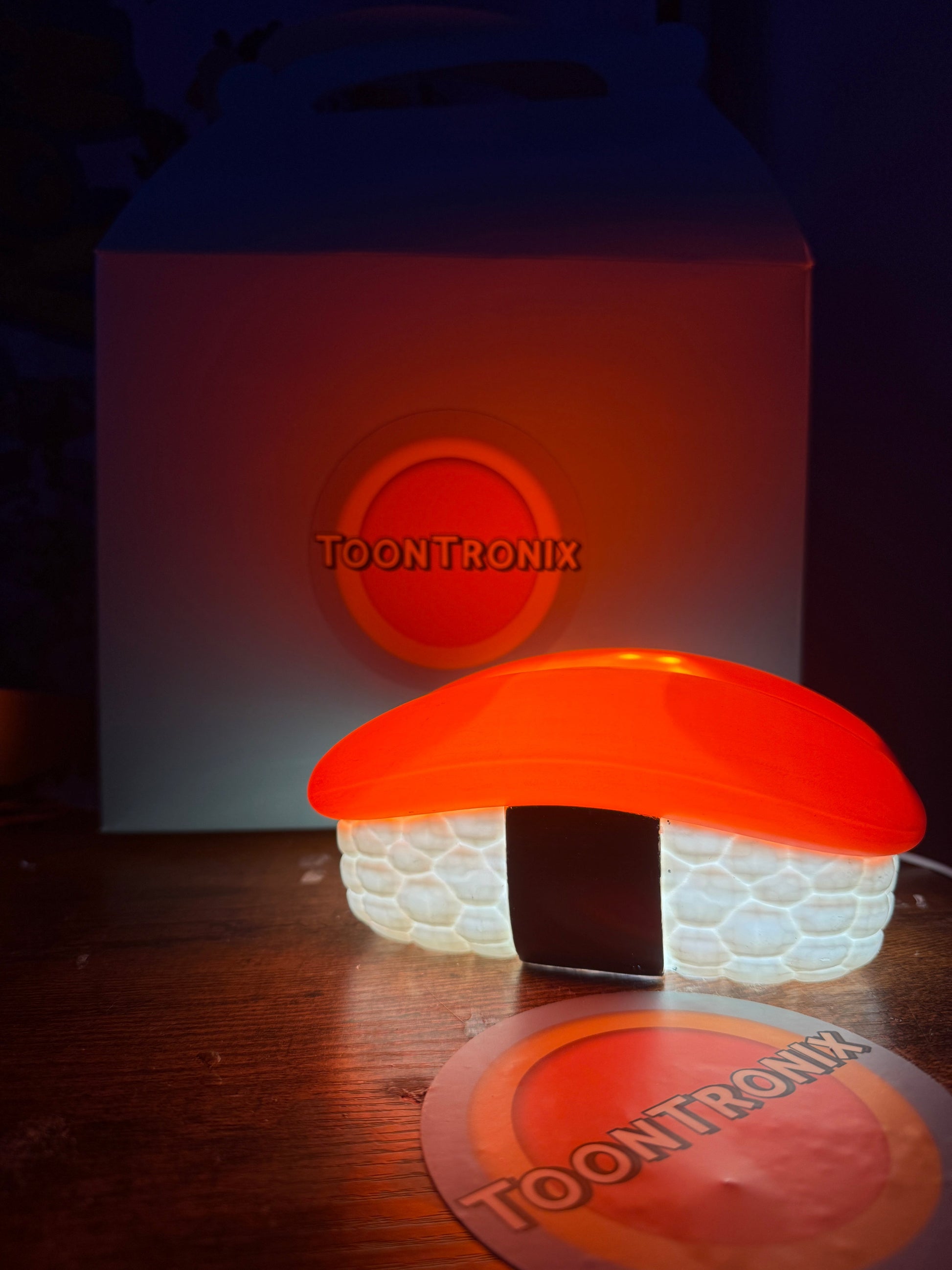 6" or 9" sushi-shaped LED desk lamp with USB power and wood-like finish