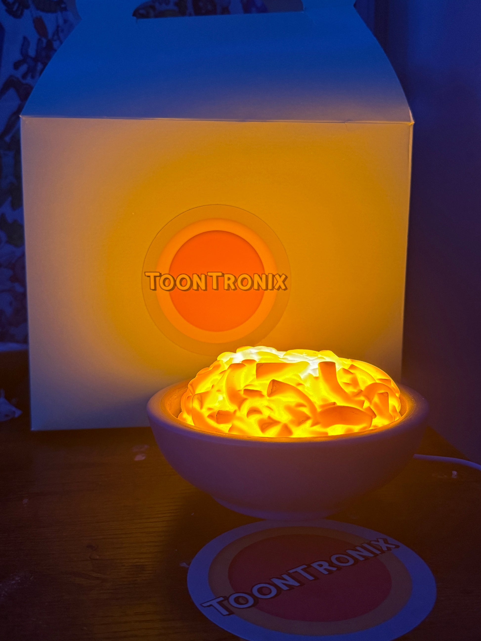 Glowing LED Mac & Cheese Desk Lamp with USB powered cartoon design in bowl-shaped base