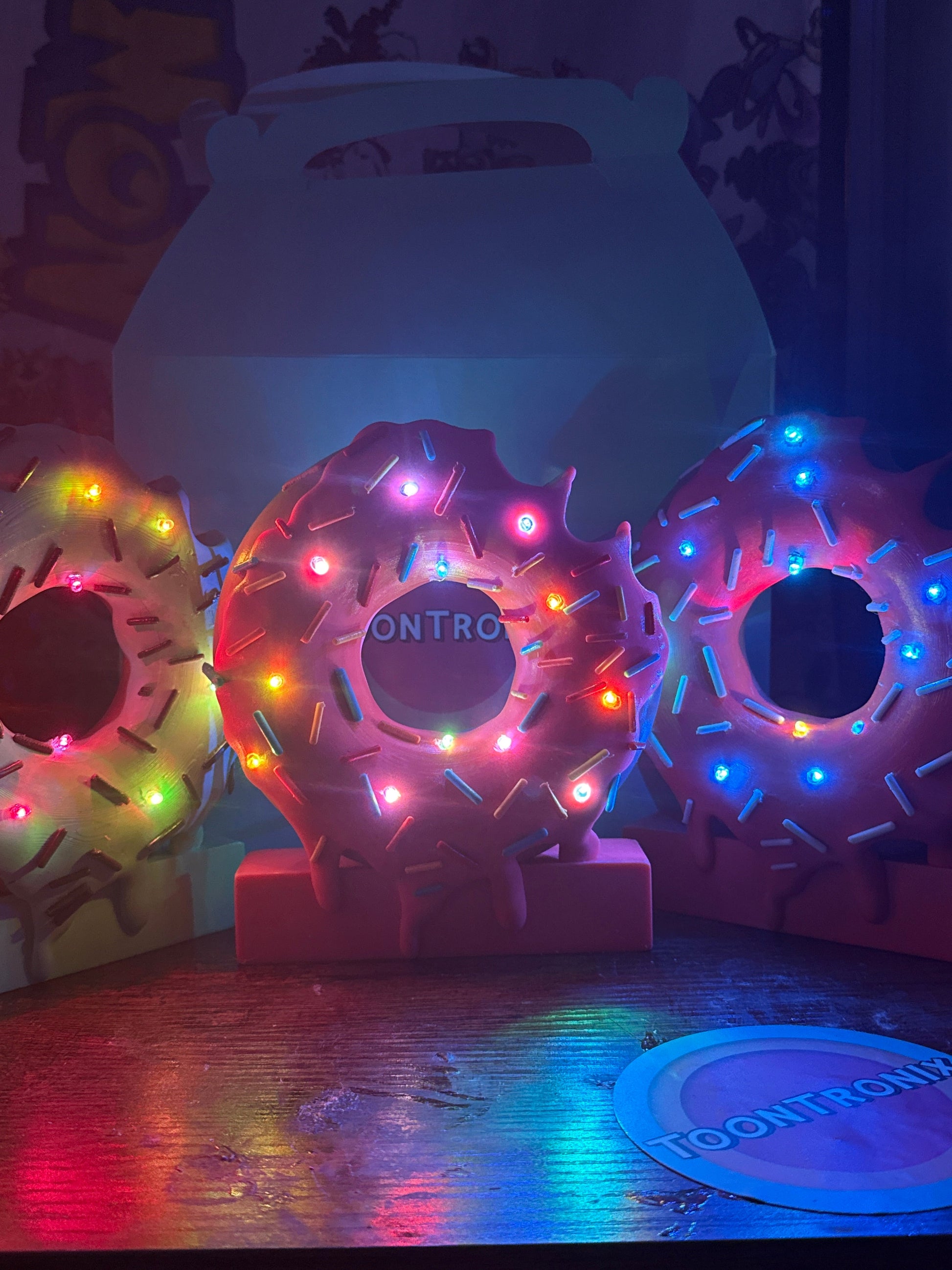 6" or 9" donut desk lamp with colorful LED sprinkles and USB power, cartoon-style decorative light